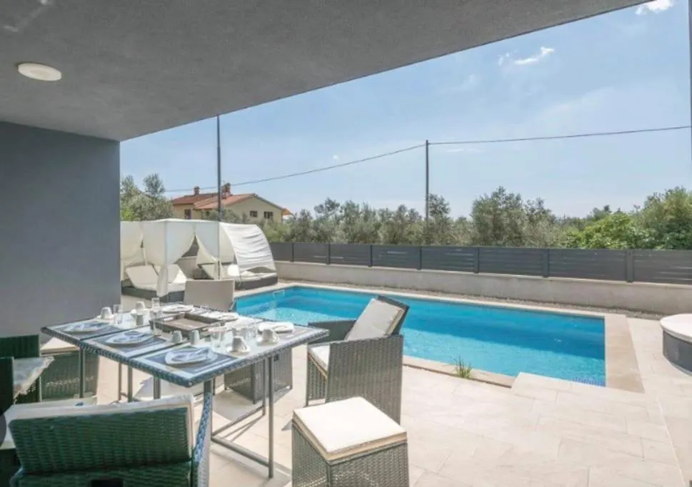 Villa Fazana 0*,