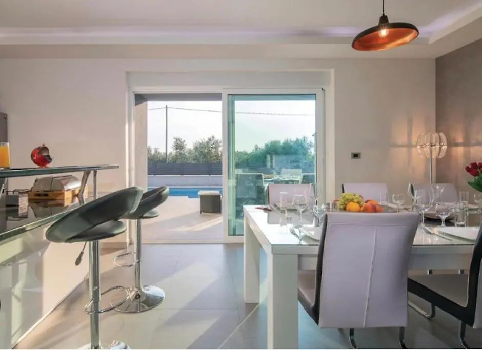 Villa Fazana 0*,  Croatia
